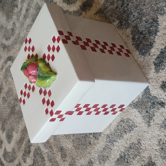 Handcrafted for Bath & Bodyworks Holiday Edition 1997 Ceramic Package Cookie Jar - Picture 11 of 11